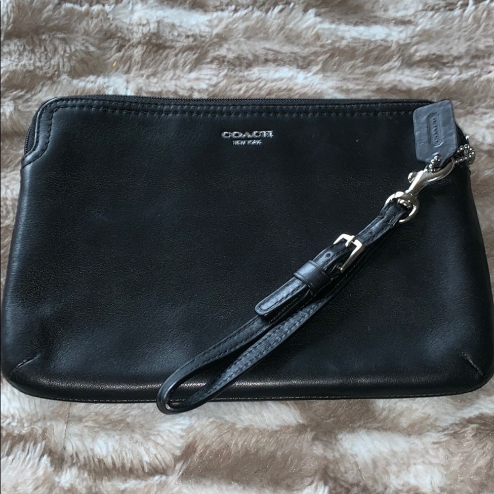 Coach large wristlet great condition